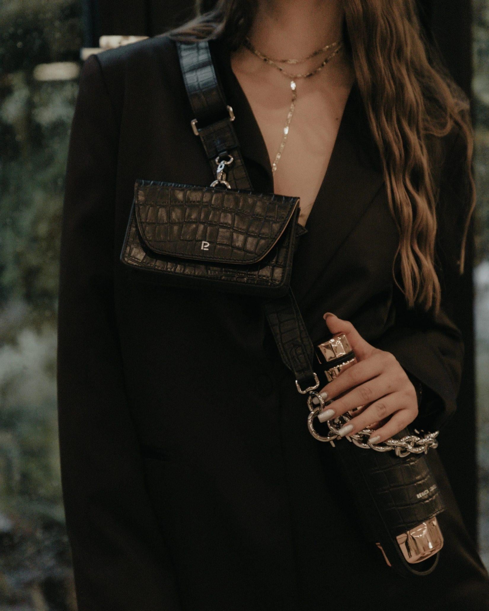 Bottle bag negra cadena plata