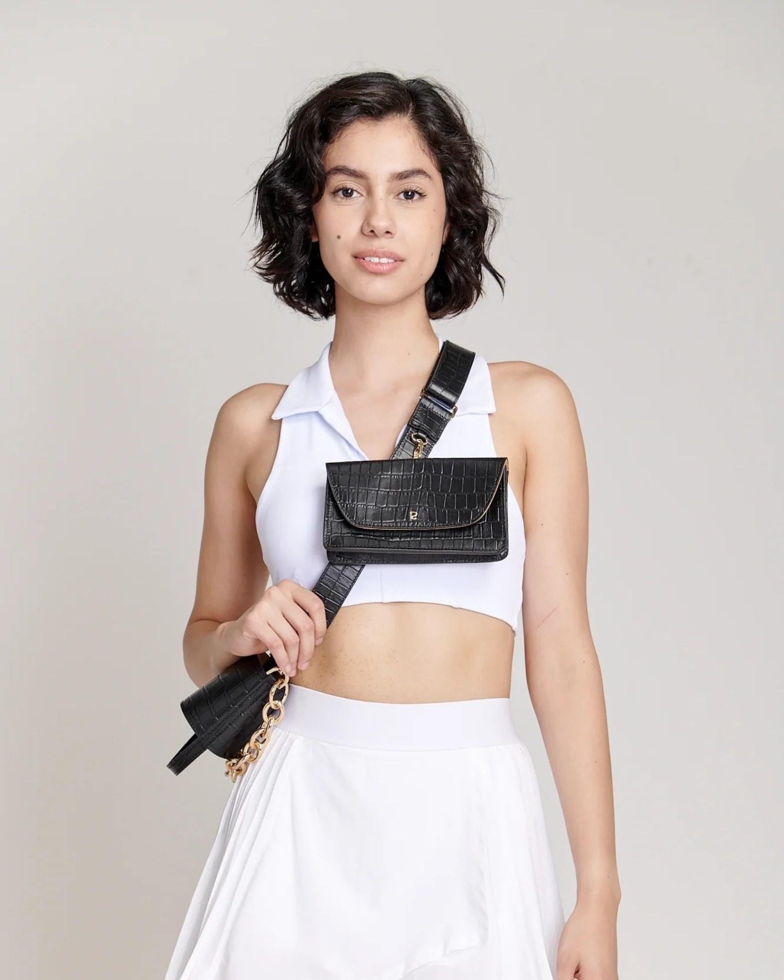 Bottle bag negra cadena oro