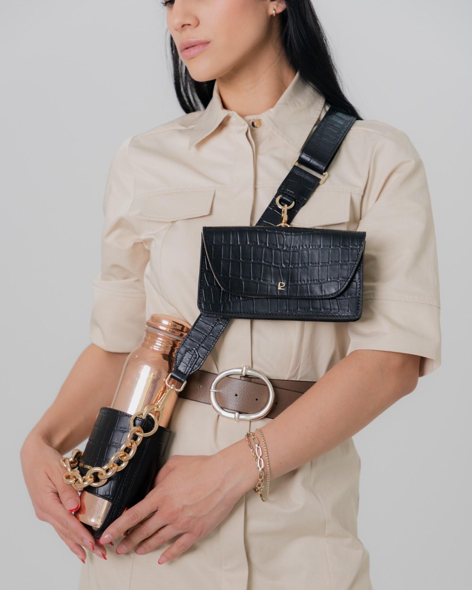 Bottle bag negra cadena oro
