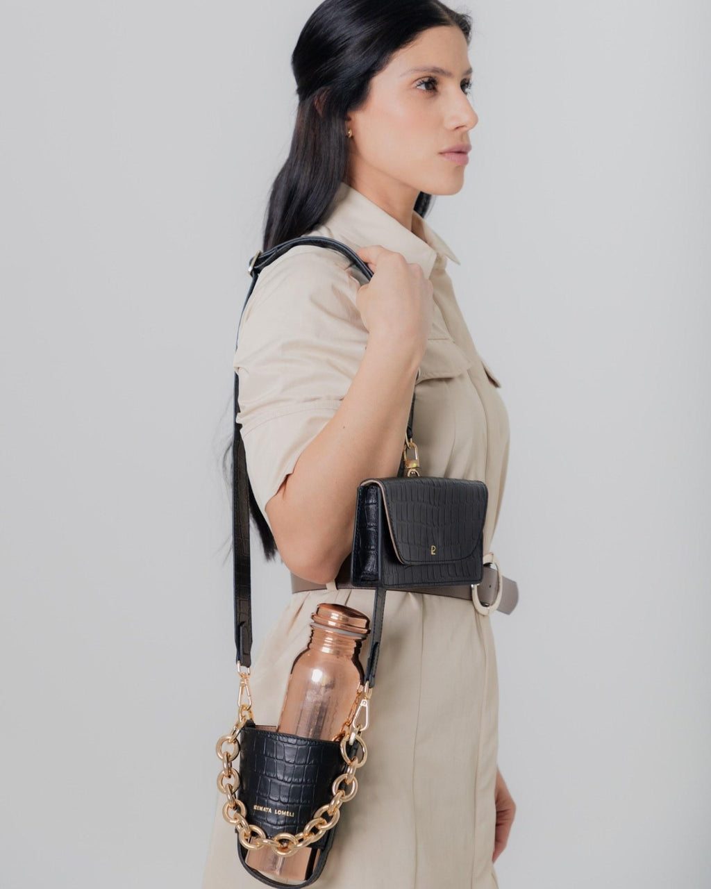 Bottle bag negra cadena oro