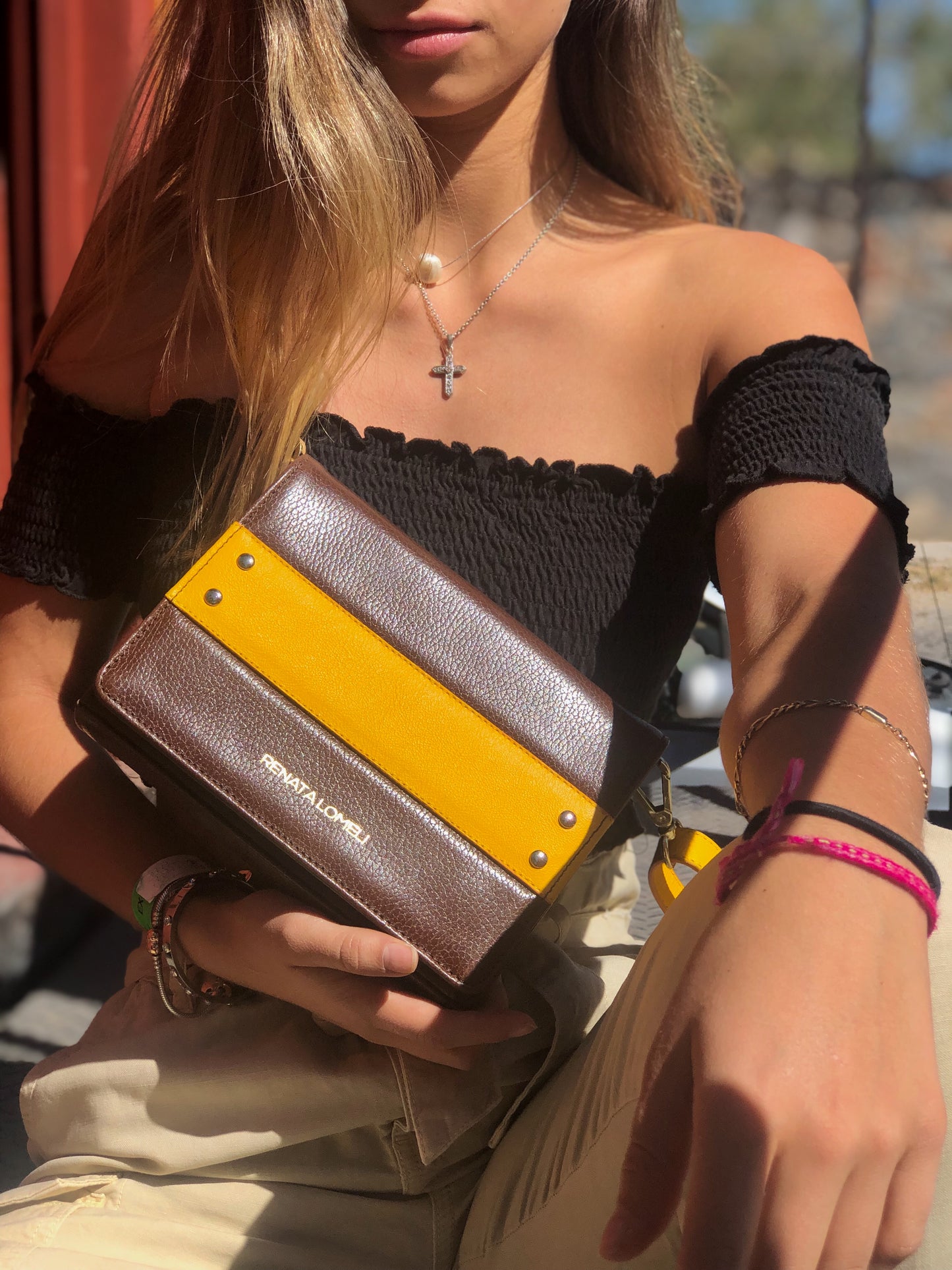 Crossbody café/ amarillo